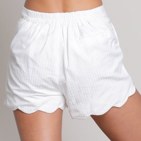 Janine Scalloped Shorts - Picture 3 of 5